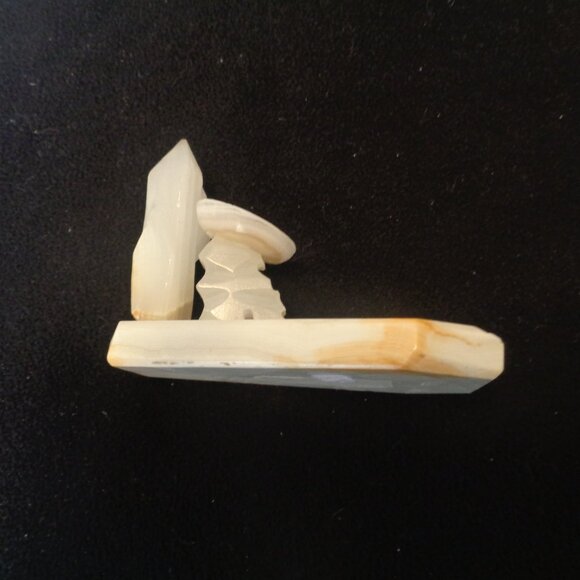 VINTAGE MEXICAN MAN RESTING ON CACTUS STONE CARVED ASHTRAY - Picture 1 of 15